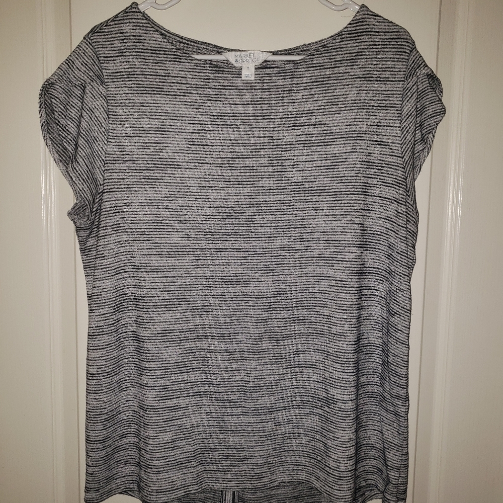 Grey blouse, tulip sleeve, button back